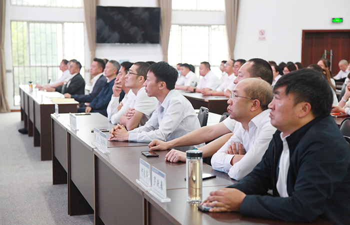 1625131372103136.jpg 聚精會(huì)神小.jpg