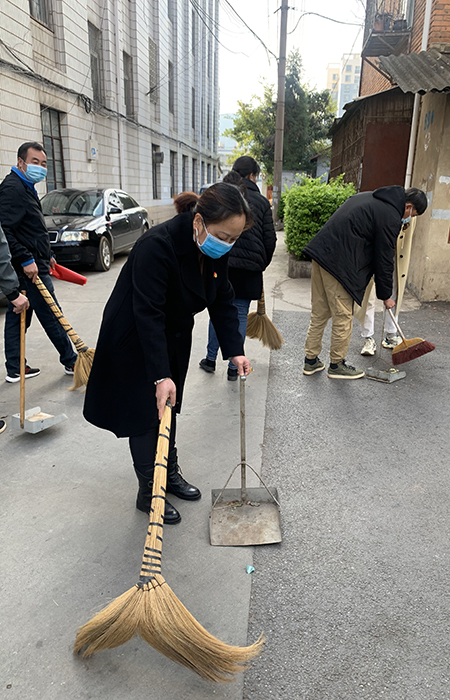 1636686961717138.jpg xiao 五〇七黨支部開展“我為群眾辦實事”活動攝影8.jpg